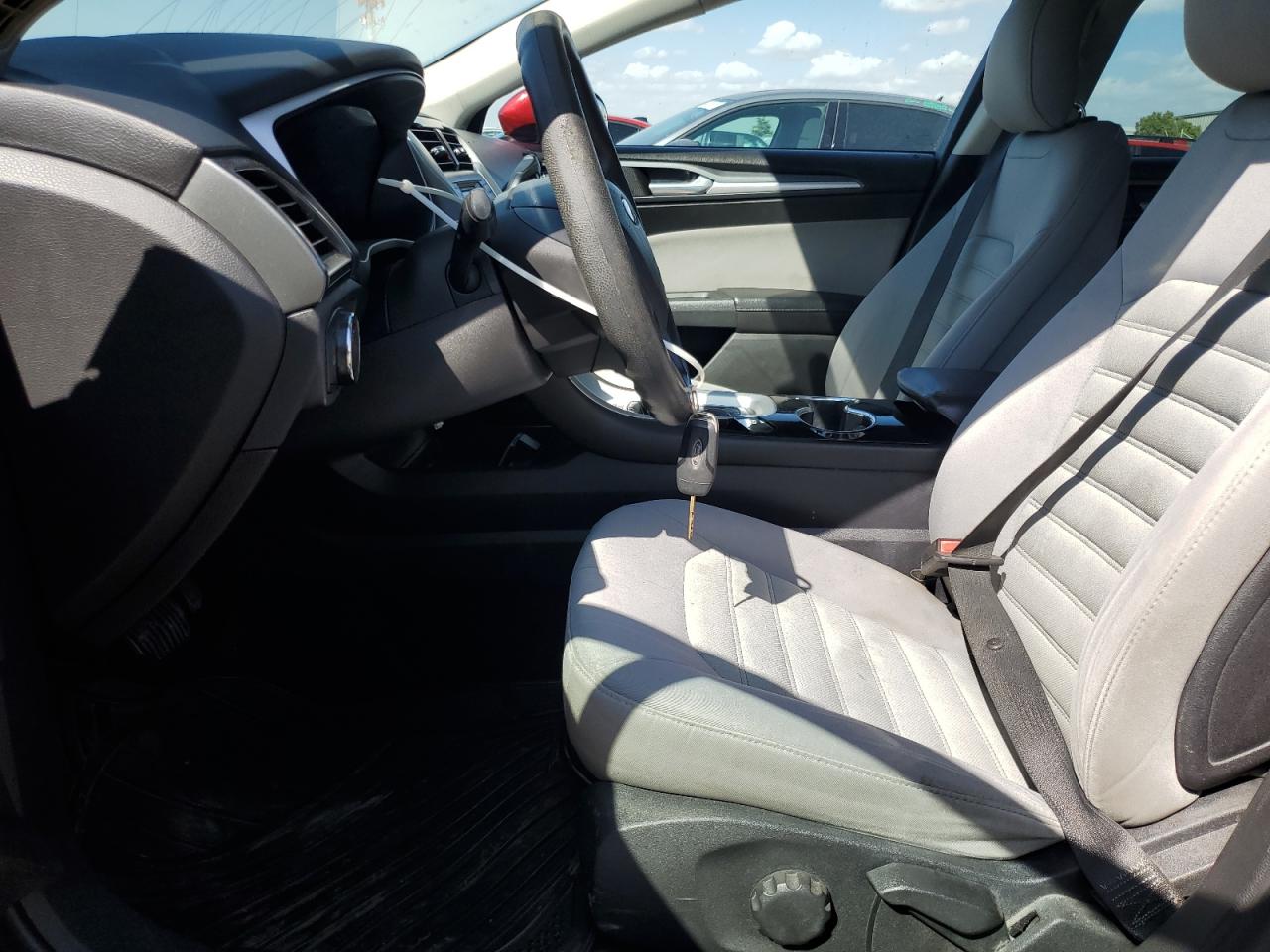 2014 Ford Fusion S VIN: 3FA6P0G72ER293535 Lot: 81963275