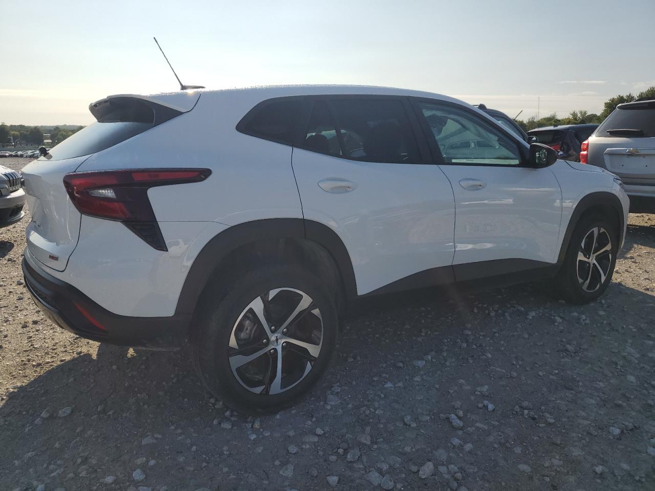 2024 Chevrolet Trax 1Rs white null gasoline KL77LGE29RC018188 photo #4