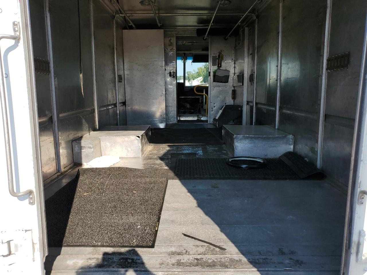 2006 Ford Econoline E450 Super Duty Commercial Str VIN: 1FCLE49L56DA72395 Lot: 68957215