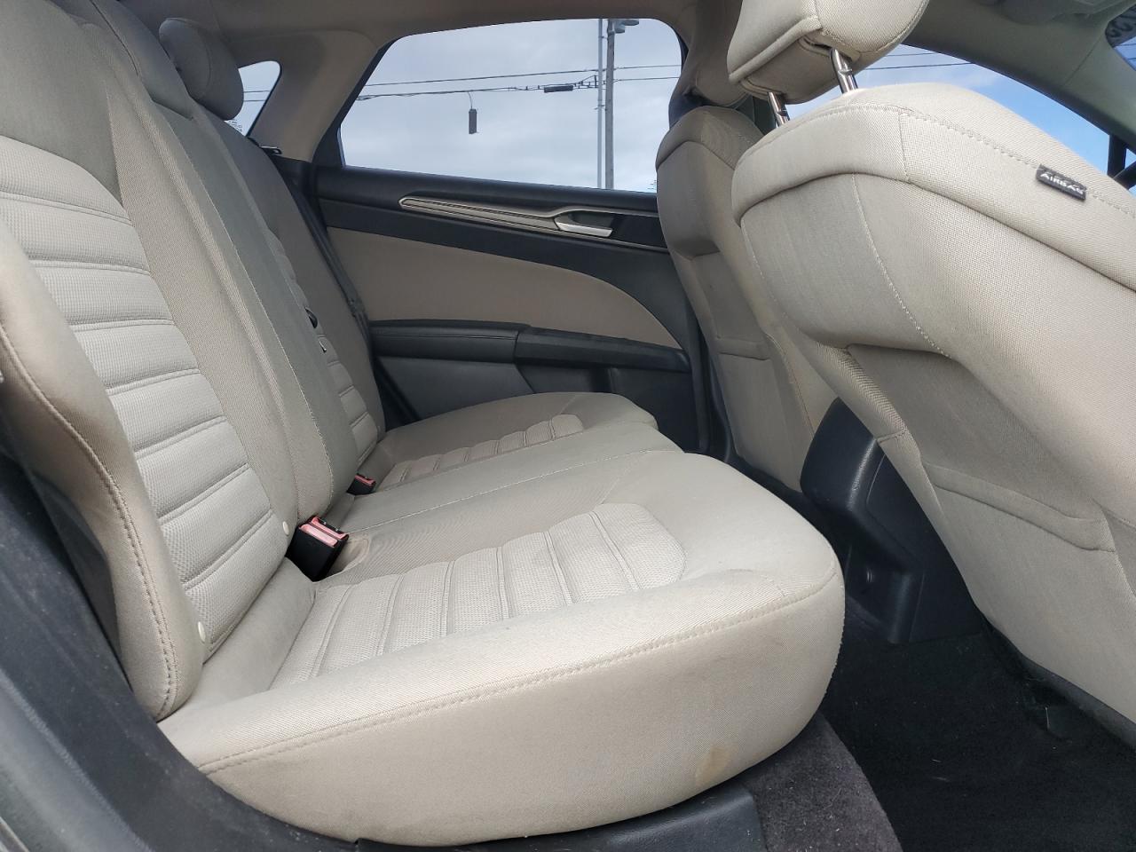 2017 Ford Fusion S VIN: 3FA6P0G74HR358244 Lot: 84052235