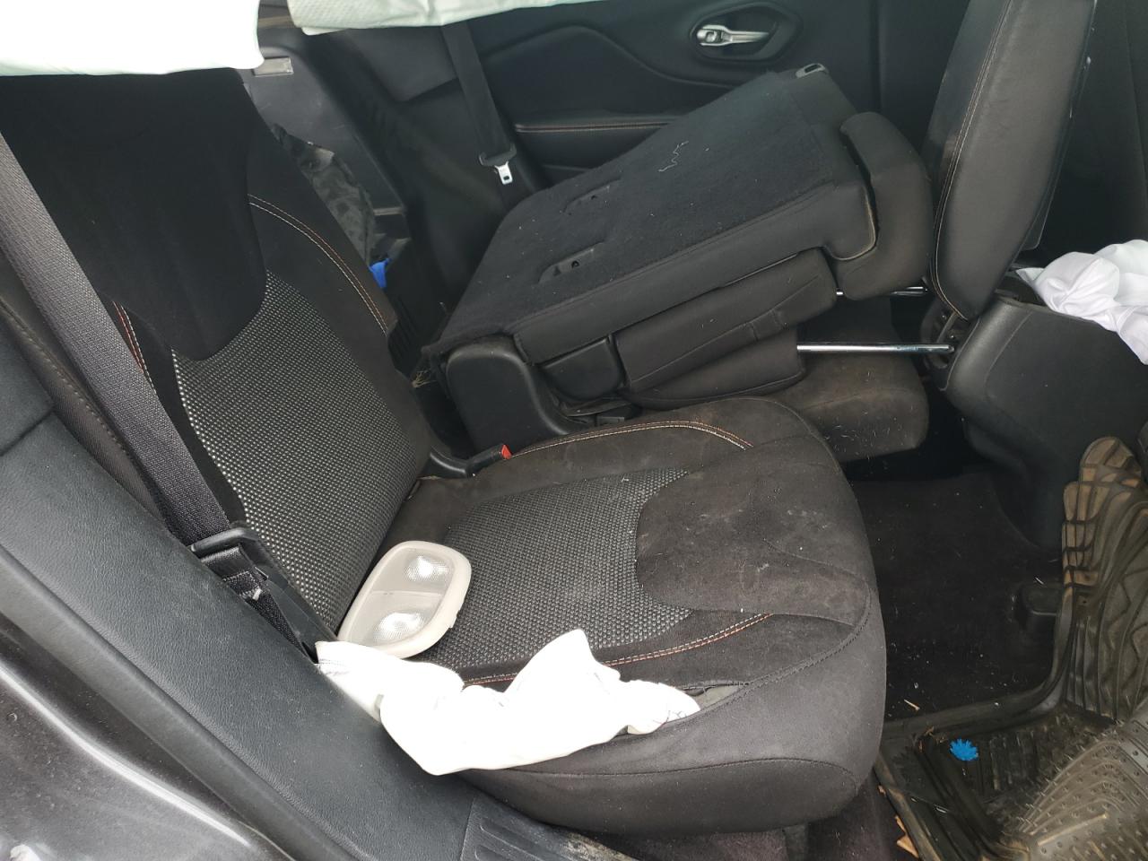 2016 Jeep Cherokee Latitude VIN: 1C4PJLCB1GW284028 Lot: 81548485