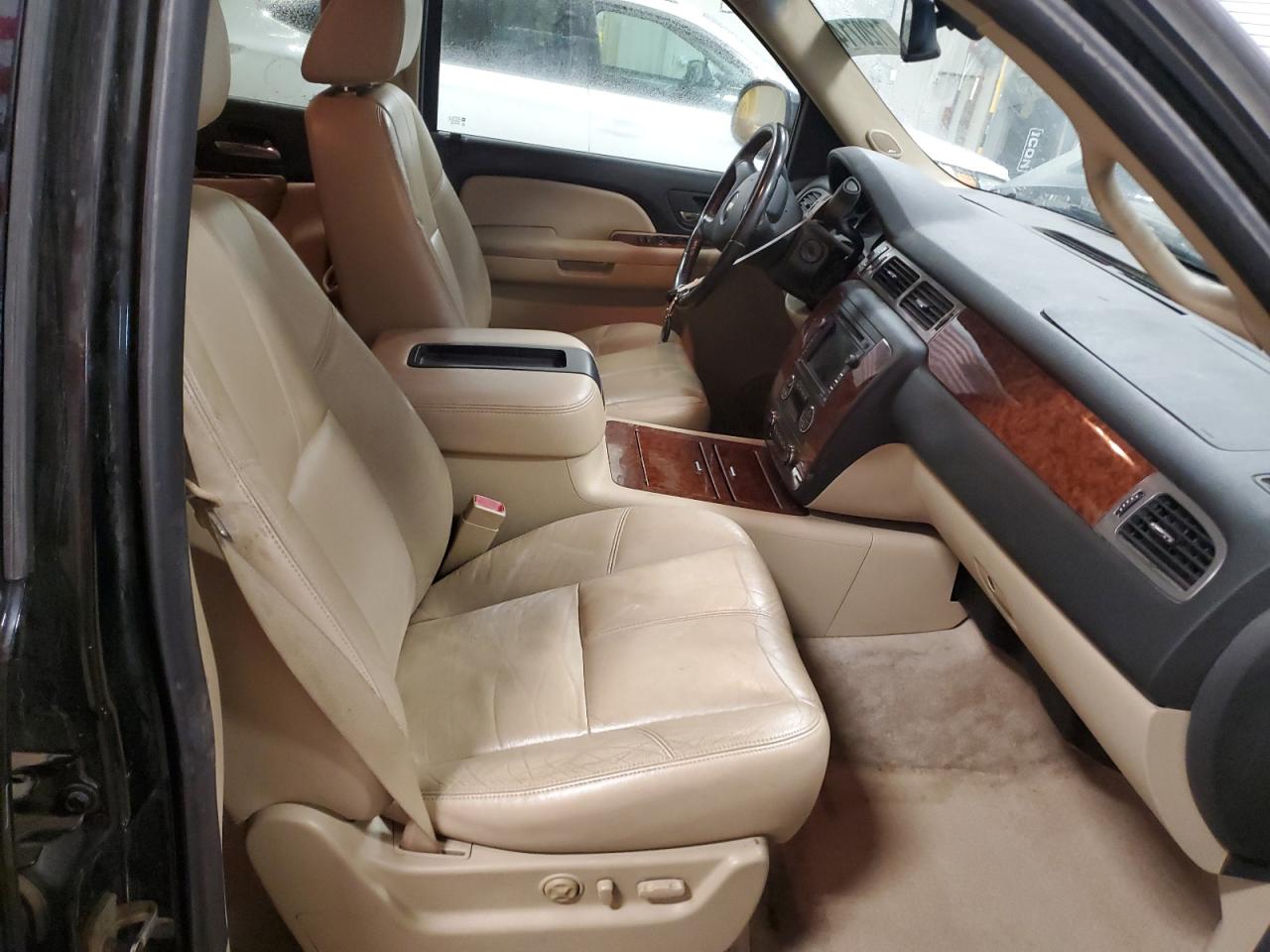 2008 Chevrolet Tahoe K1500 VIN: 1GNFK13038J157413 Lot: 71207145