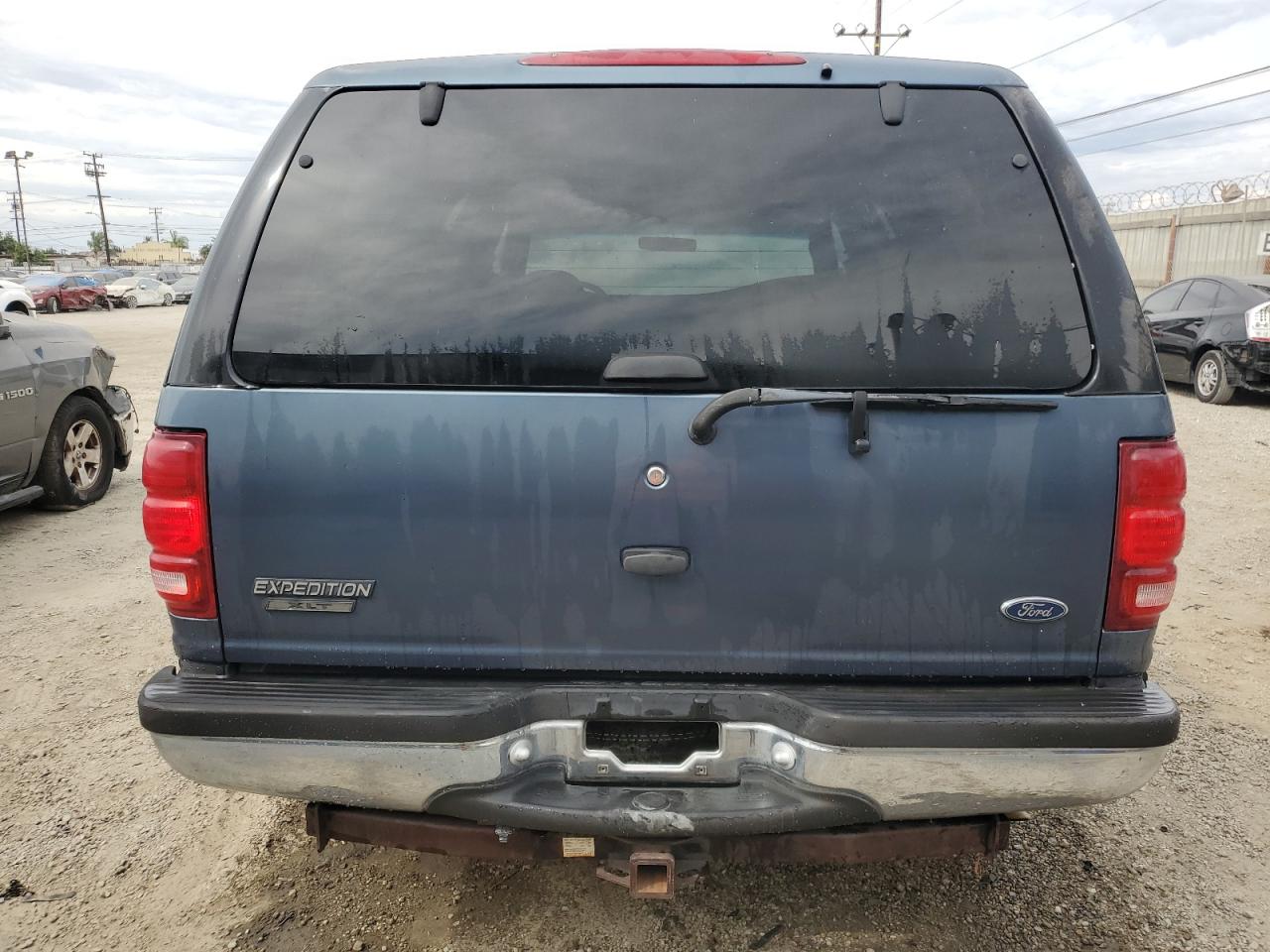1998 Ford Expedition VIN: 1FMRU18W1WLB22332 Lot: 81282955