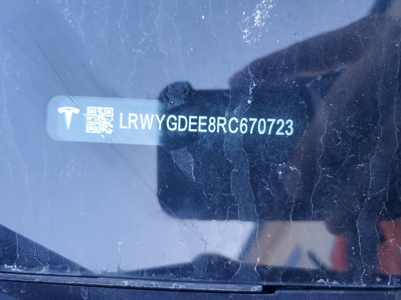 2024 Tesla Model Y VIN: LRWYGDEE8RC670723 Lot: 81564565