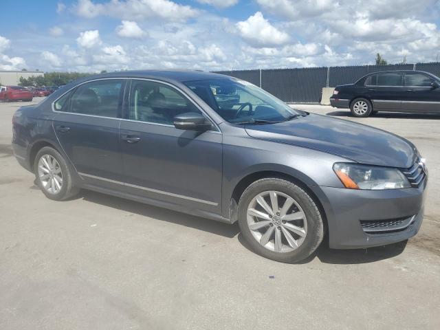 Sedans VOLKSWAGEN PASSAT 2013 Szary