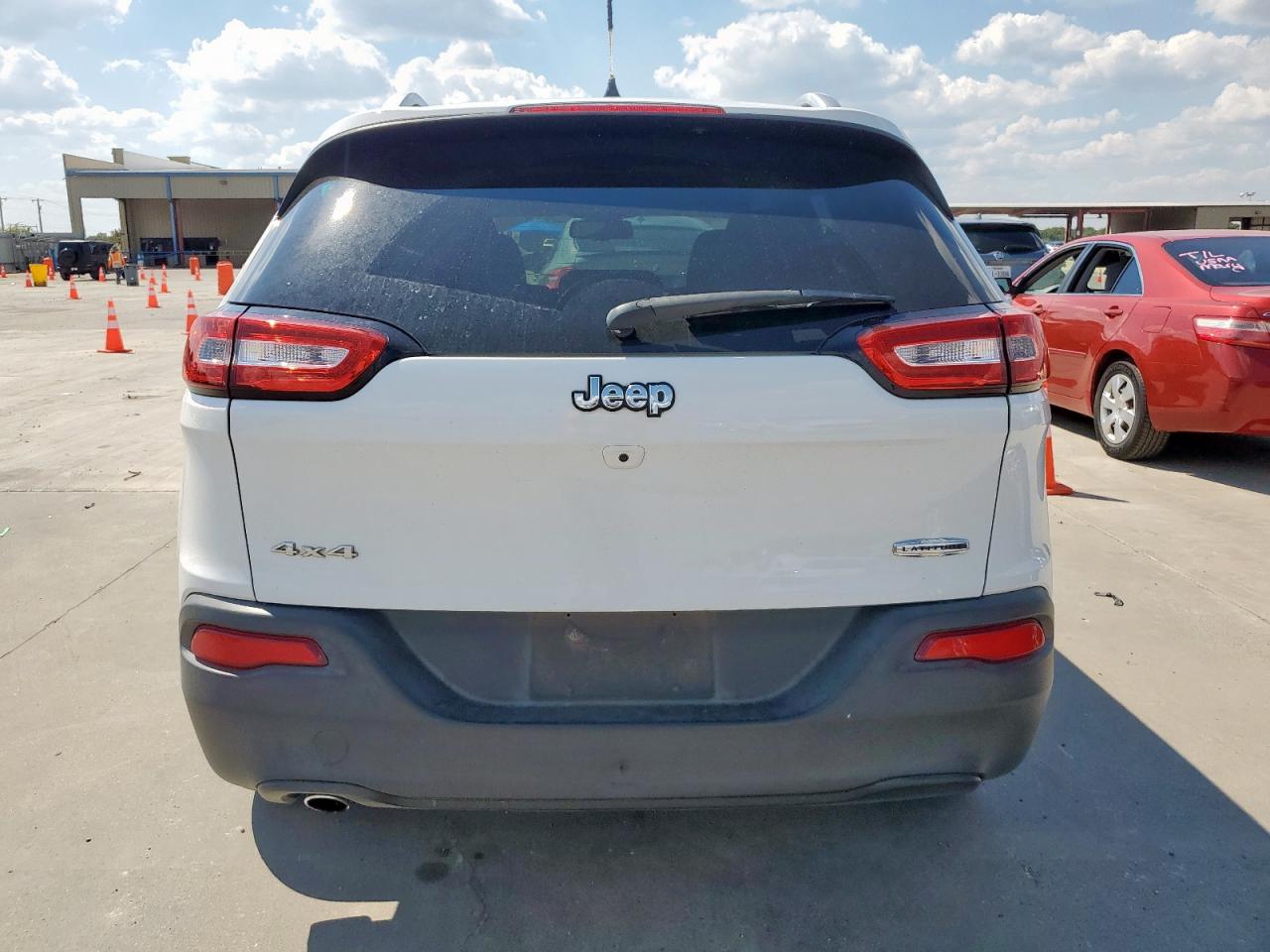 2016 Jeep Cherokee Latitude VIN: 1C4PJMCB8GW360950 Lot: 84281225