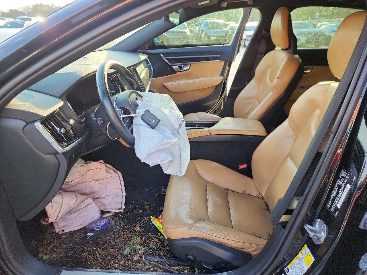 2018 Volvo S90 T5 Momentum VIN: LVY982AK8JP038671 Lot: 83830245