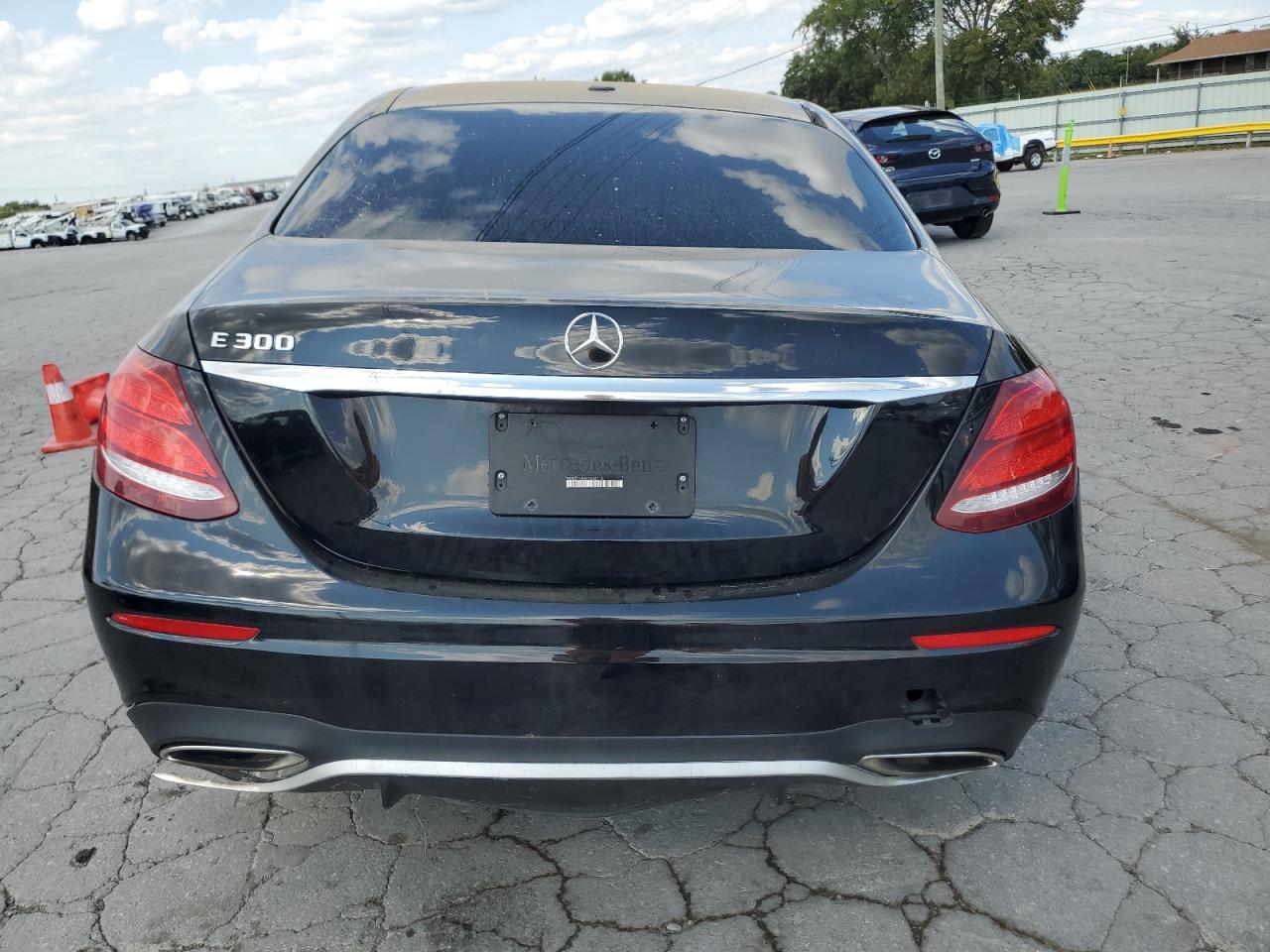 2019 Mercedes-Benz E 300 VIN: WDDZF4JB6KA608718 Lot: 72077515