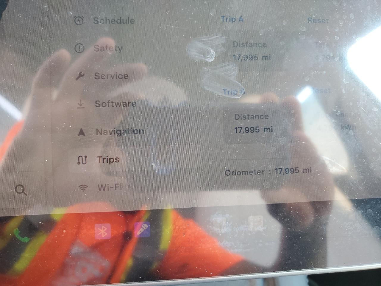 2024 Tesla Model Y VIN: 7SAYGDEF9RA320712 Lot: 71048945