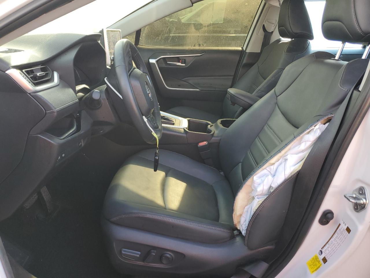 2024 Toyota Rav4 Xle Premium VIN: JTMC1RFVXRJ030941 Lot: 70932165