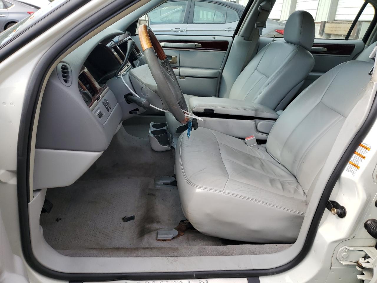 2004 Lincoln Town Car Ultimate VIN: 1LNHM83W94Y635355 Lot: 80095135