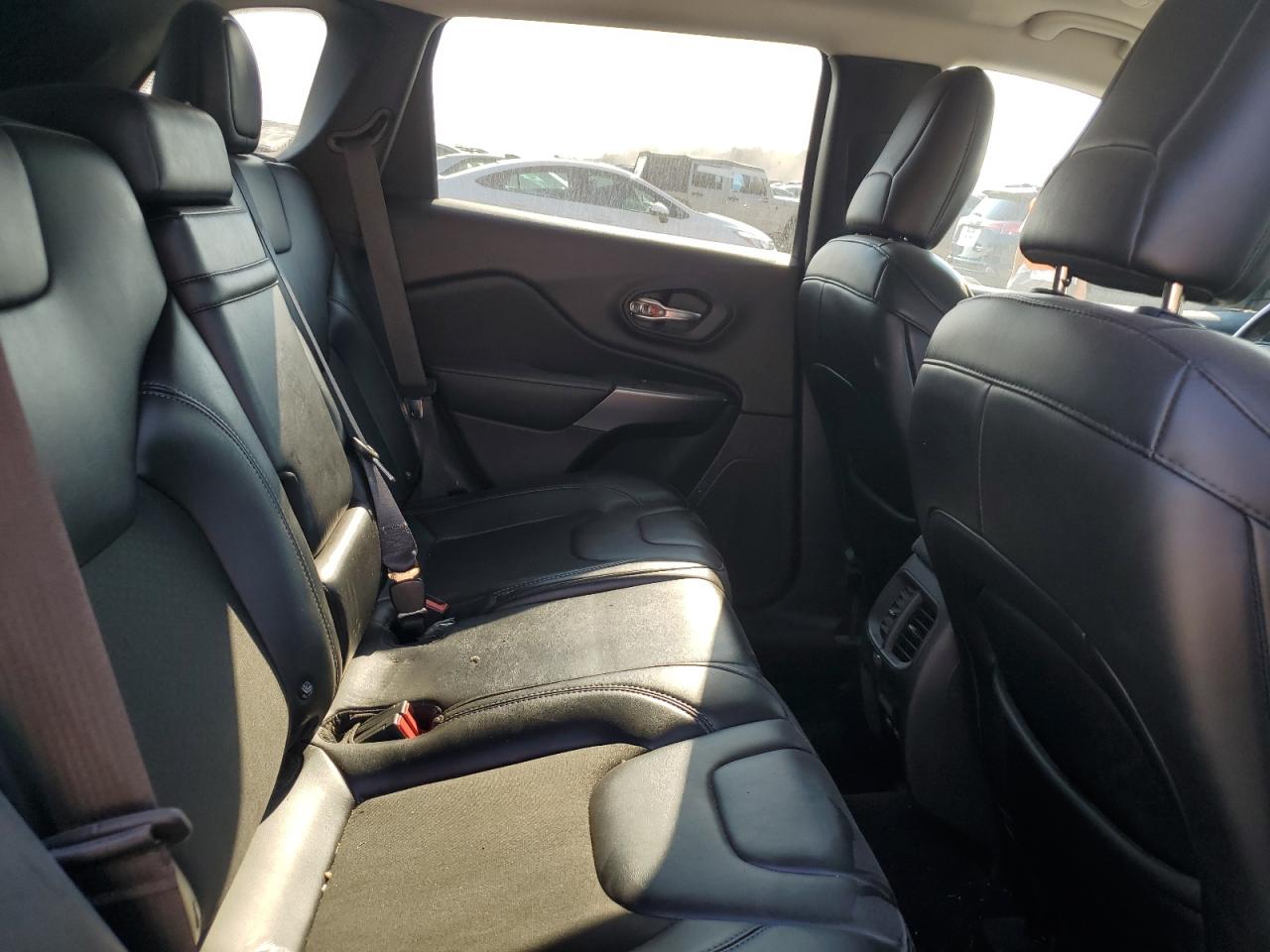 2019 Jeep Cherokee Latitude Plus VIN: 1C4PJLLN6KD119882 Lot: 80472035