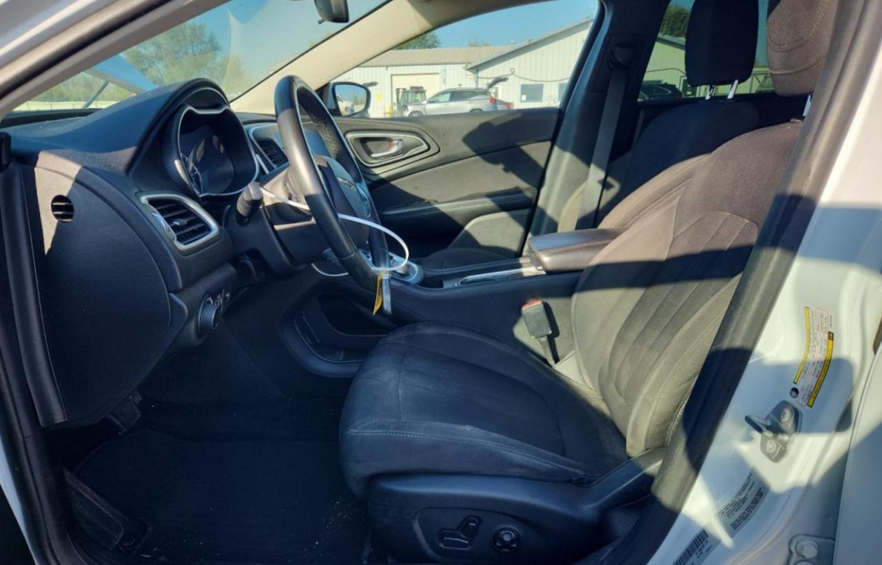 2015 Chrysler 200 Limited VIN: 1C3CCCAB7FN570728 Lot: 84023685