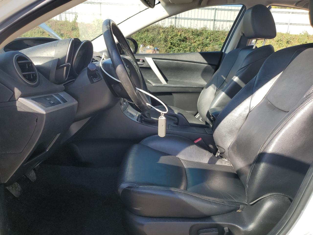 2011 Mazda 3 S VIN: JM1BL1W58B1450002 Lot: 81650055