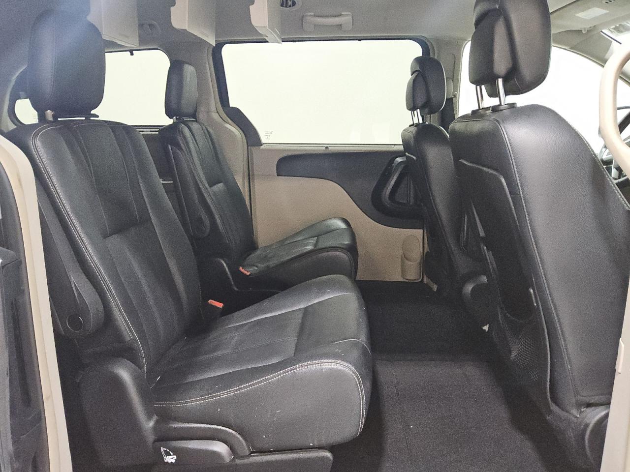 2015 Chrysler Town & Country Touring VIN: 2C4RC1BG9FR710611 Lot: 93123205