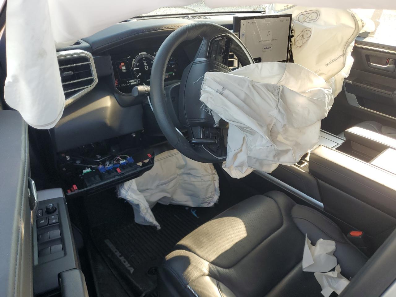 2023 Toyota Sequoia Sr5 VIN: 7SVAAABA6PX015901 Lot: 82107645