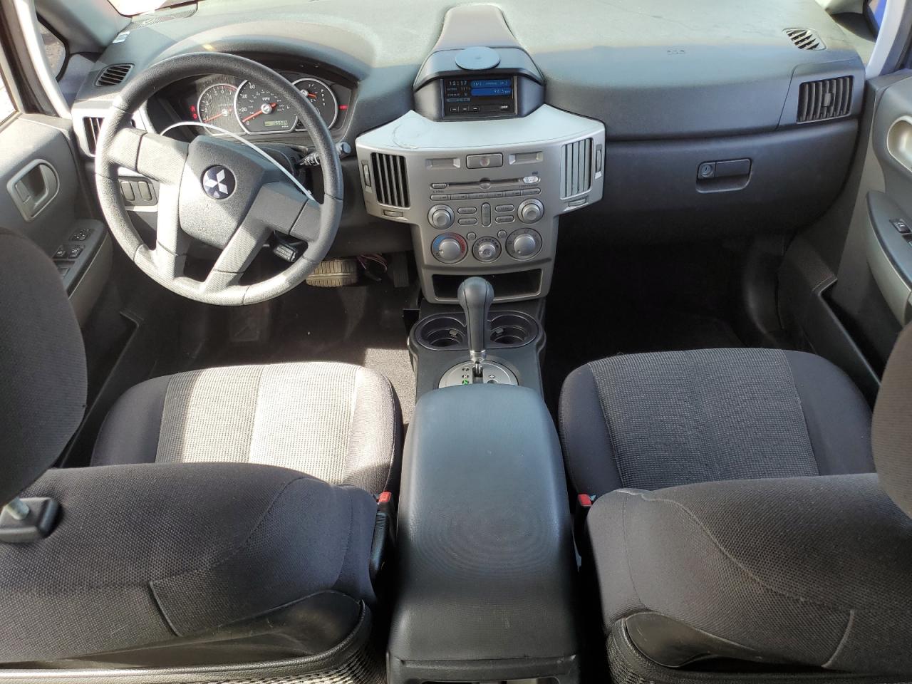 VIN: 4A4MN31S04E010372 MITSUBISHI ENDEAVOR 2004 RED Photo 8