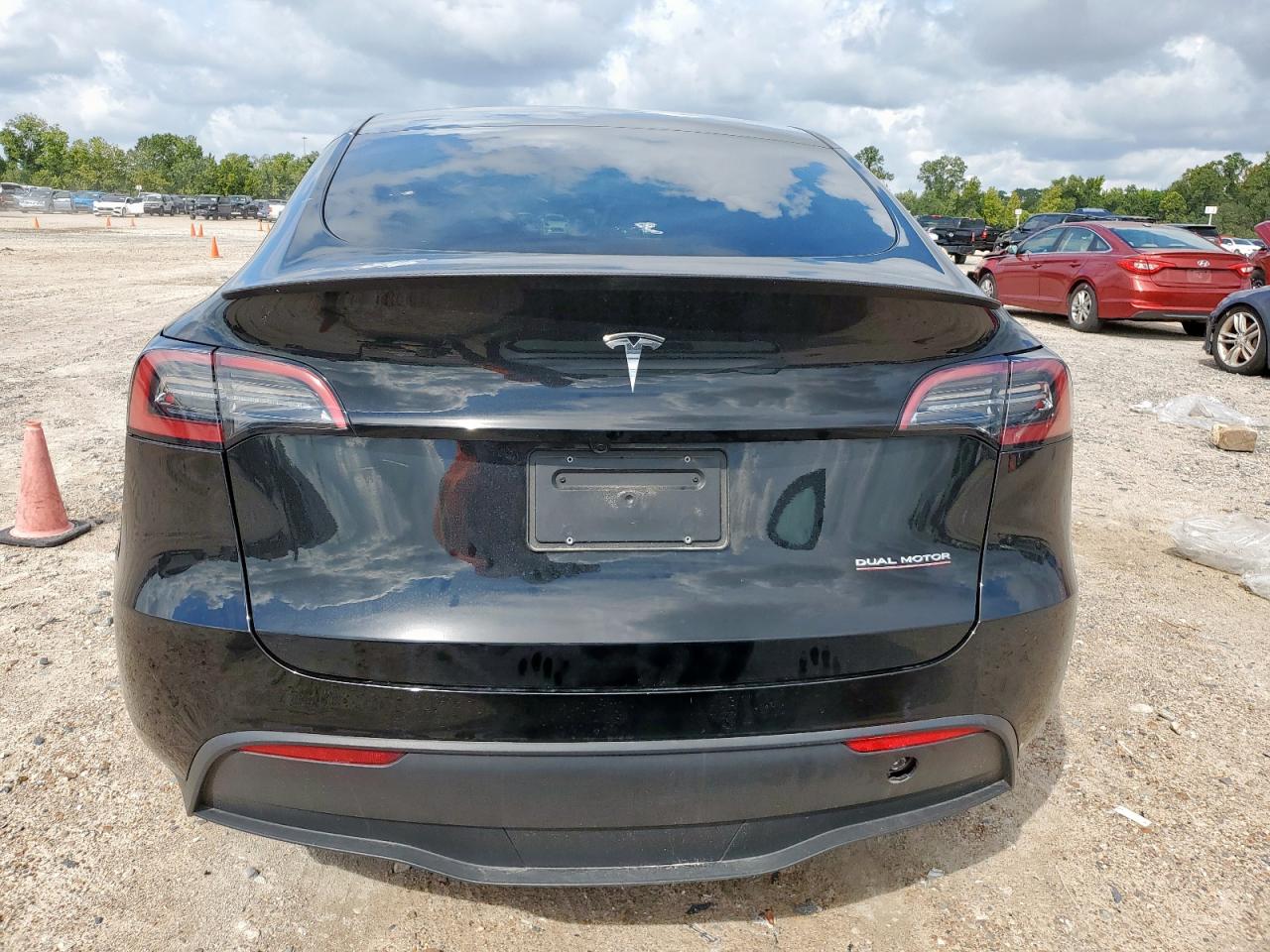 2025 Tesla Model Y VIN: 7SAYGDEF6SA370487 Lot: 83795795