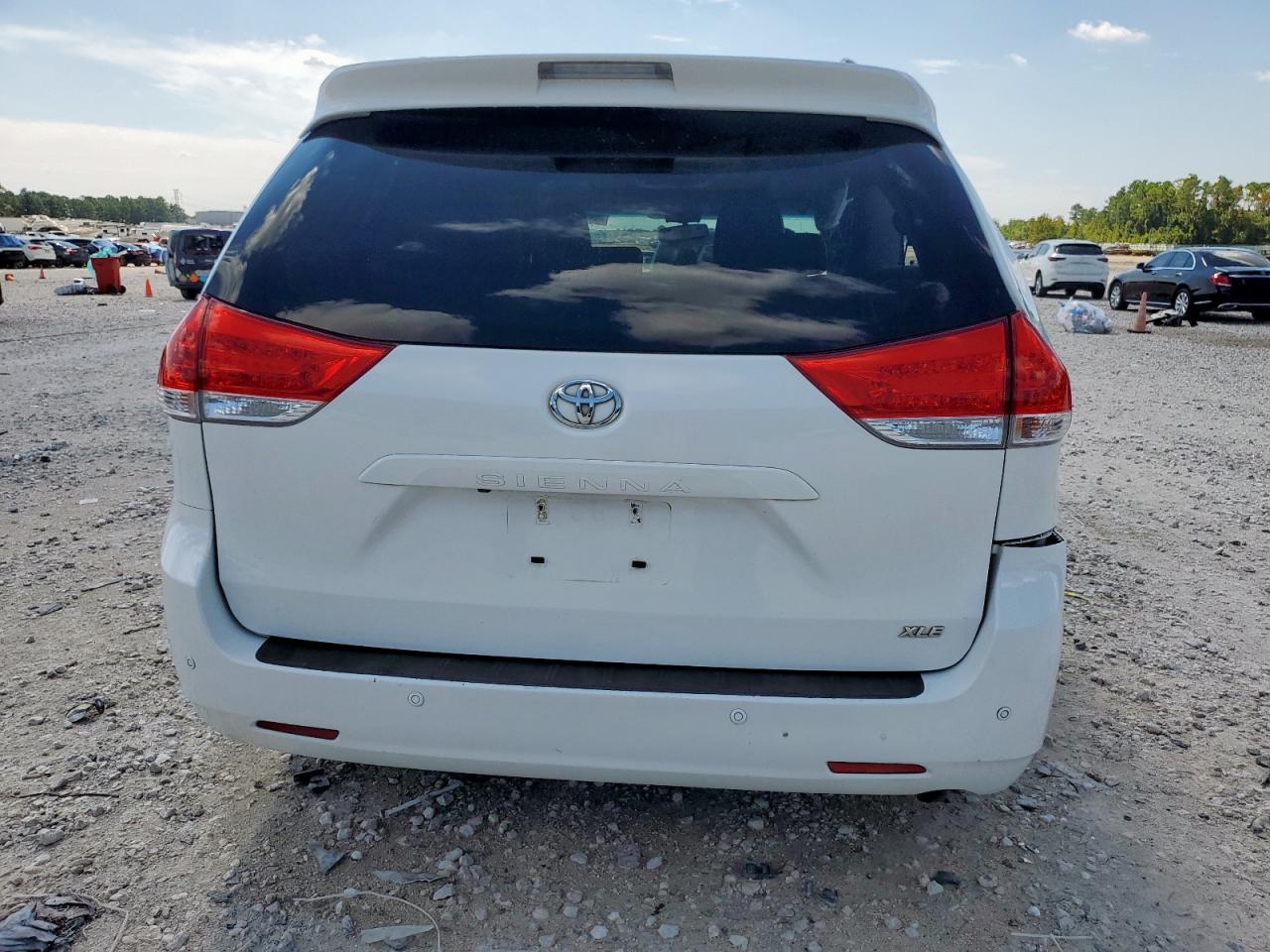 2014 Toyota Sienna Xle VIN: 5TDYK3DC8ES499590 Lot: 83754315