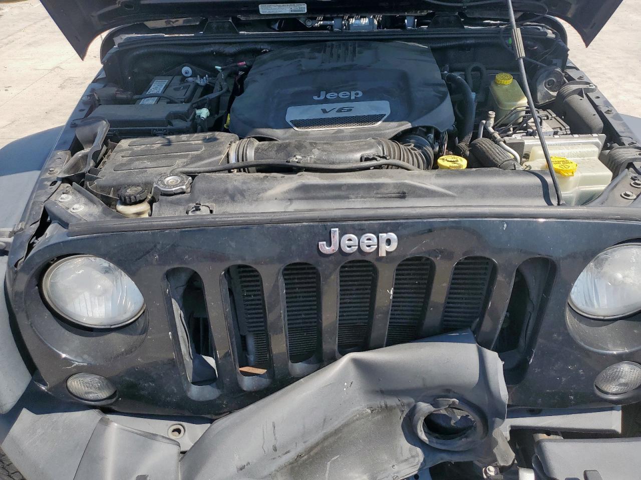 2014 Jeep Wrangler Unlimited Sport VIN: 1C4BJWDGXEL308301 Lot: 81073655
