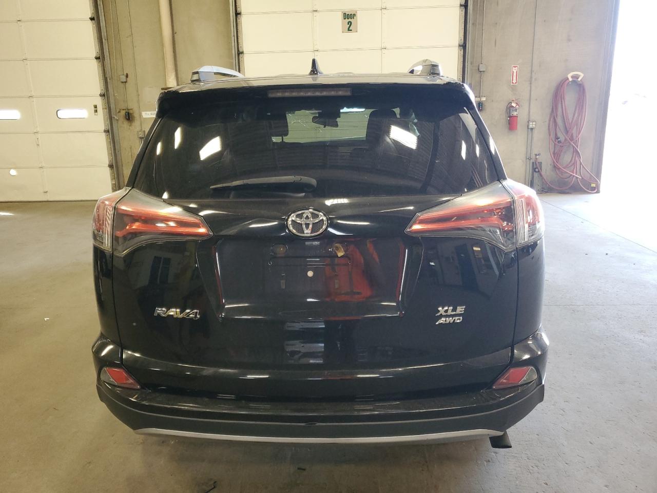 2017 Toyota Rav4 Xle VIN: 2T3RFREV4HW555247 Lot: 81445885