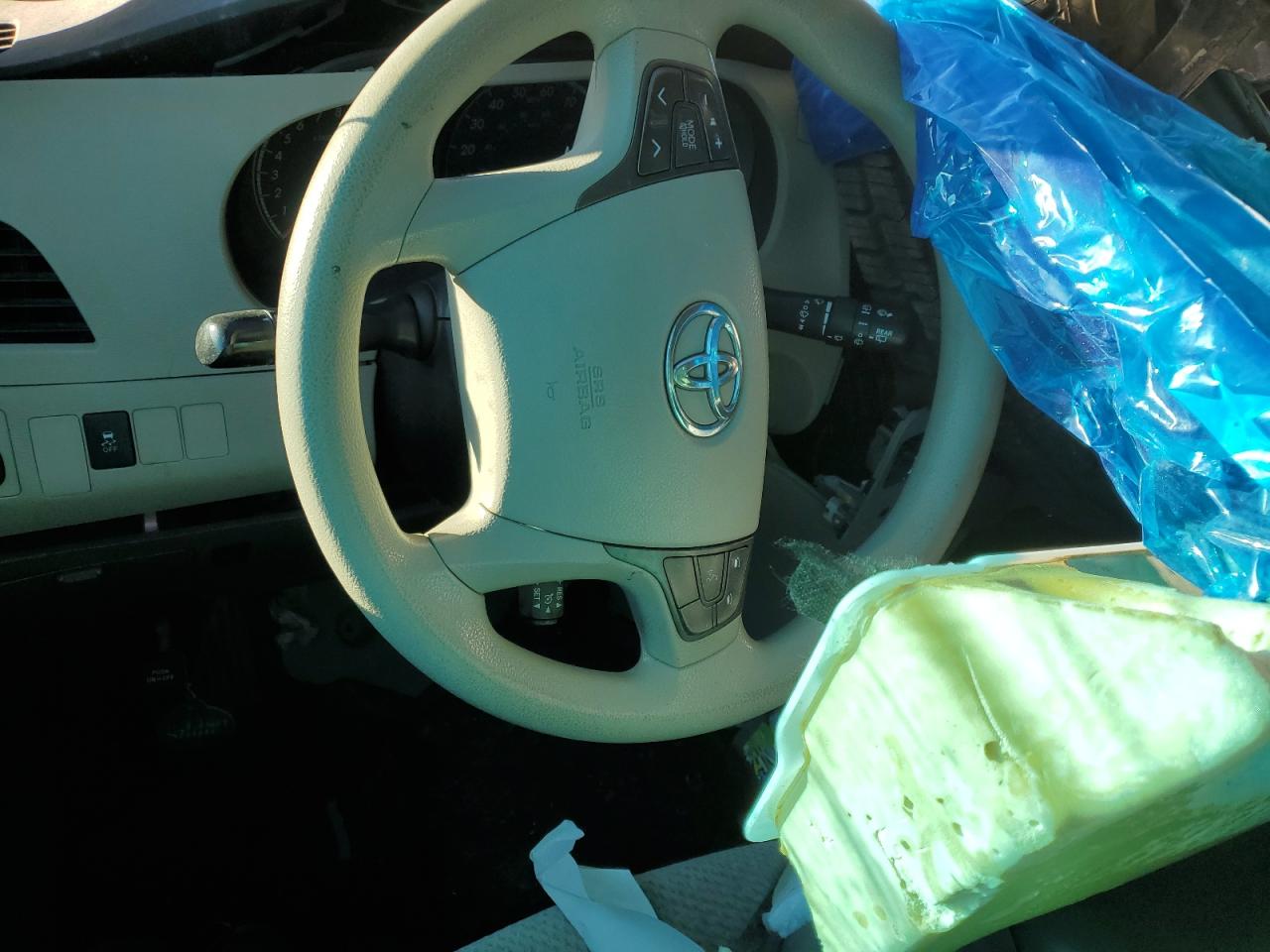 2011 Toyota Sienna Le VIN: 5TDKK3DC1BS129986 Lot: 81597005