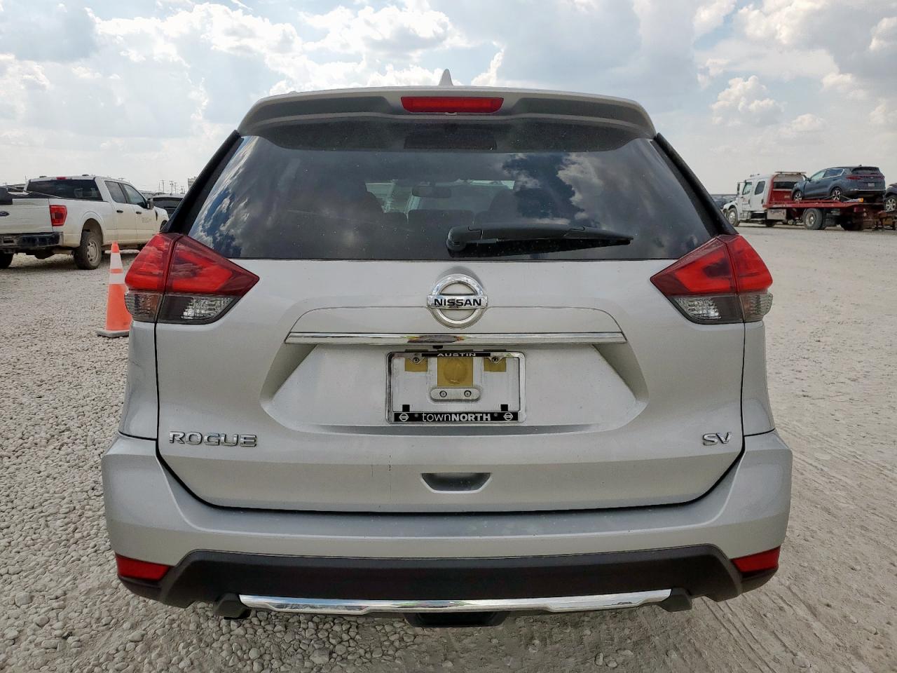 2017 Nissan Rogue S VIN: JN8AT2MT2HW391158 Lot: 81031395