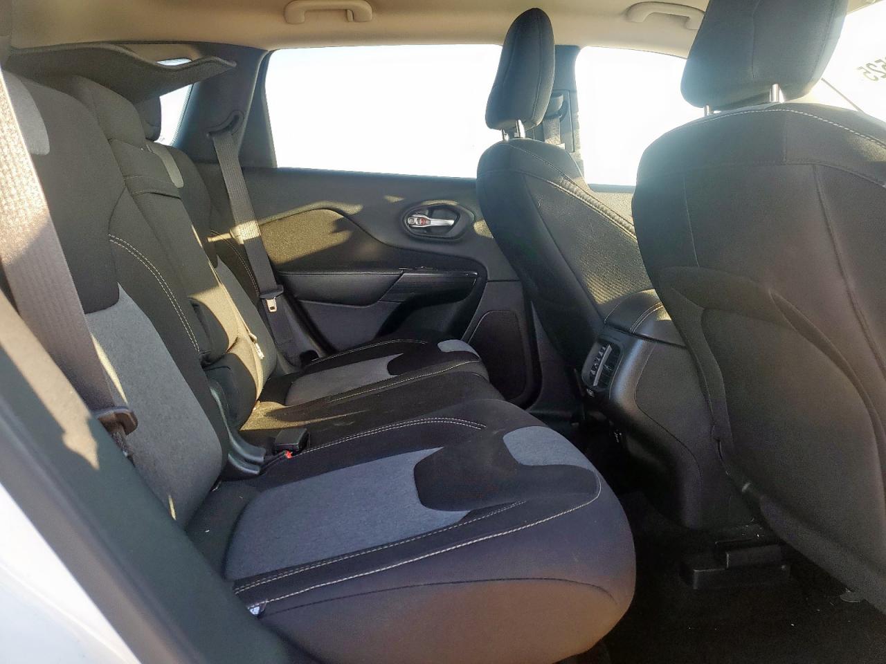 2014 Jeep Cherokee Latitude VIN: 1C4PJLCB0EW298998 Lot: 81216525