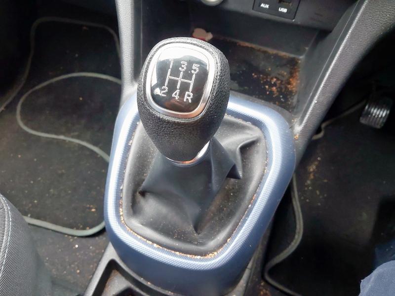 2015 HYUNDAI I10 SE 