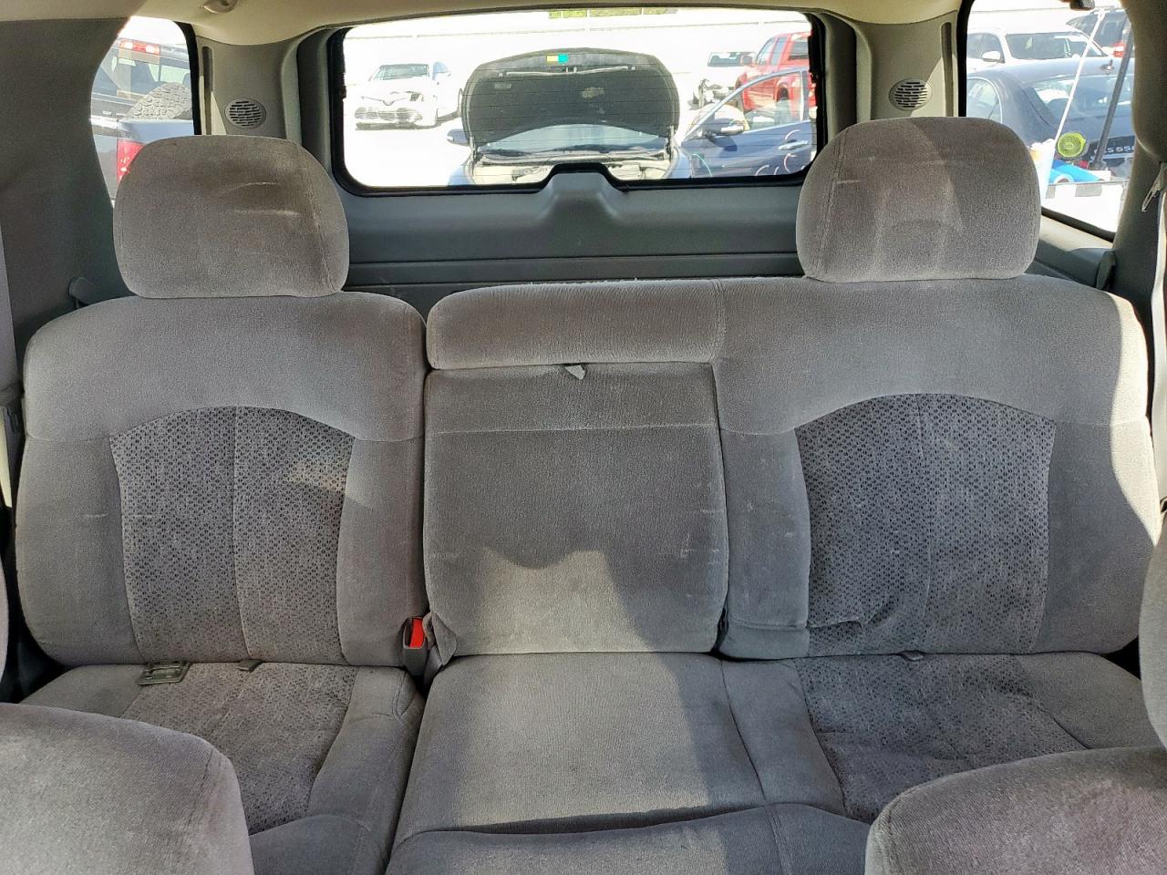 2001 Chevrolet Tahoe C1500 VIN: 1GNEC13T61R122813 Lot: 81252855