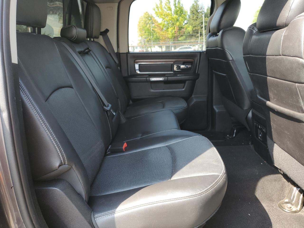 2015 Ram 1500 Laramie VIN: 1C6RR7VM8FS689033 Lot: 71743295