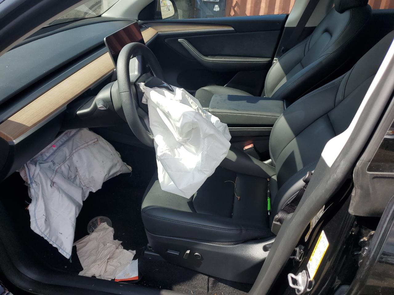 2024 Tesla Model Y VIN: 7SAYGDEE0RA225592 Lot: 71990285