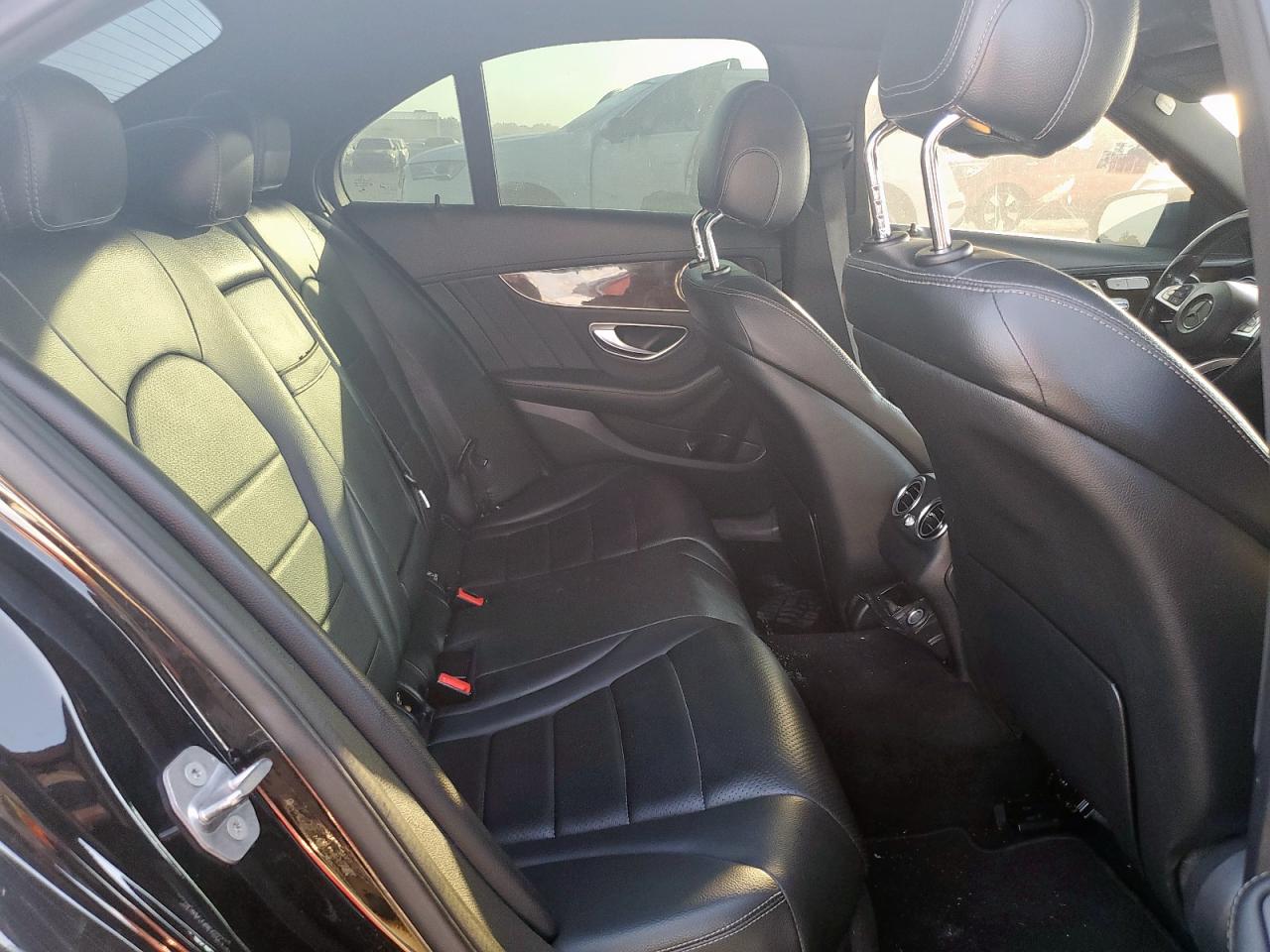 2017 Mercedes-Benz C 300 VIN: 55SWF4JB4HU203985 Lot: 81244005