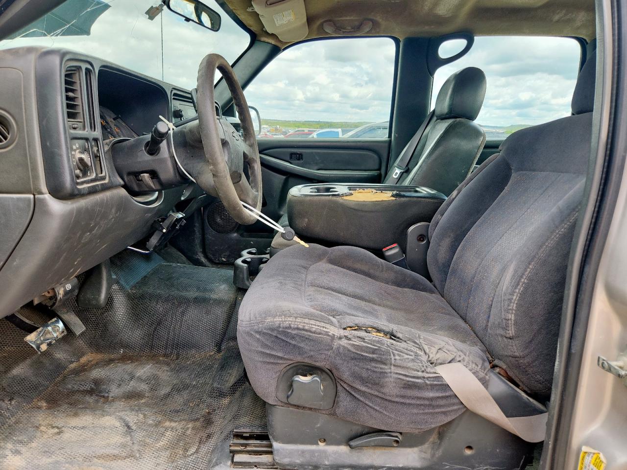 2006 Chevrolet Silverado C2500 Heavy Duty VIN: 1GCHC23U66F225095 Lot: 81761925