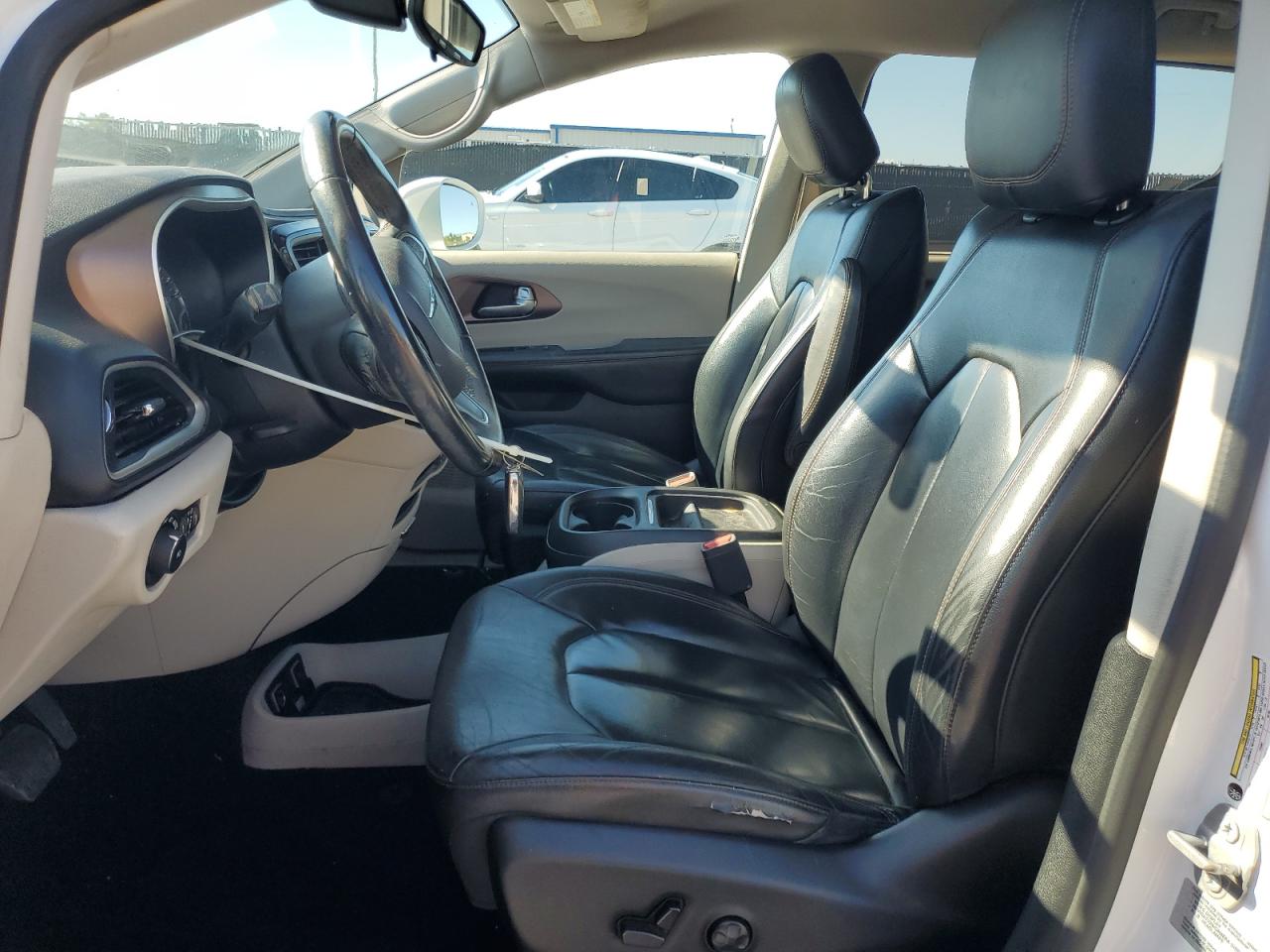 2017 Chrysler Pacifica Touring L VIN: 2C4RC1BG5HR576411 Lot: 84196445