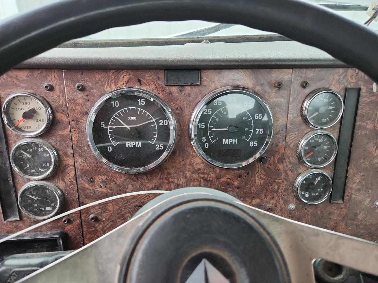 1999 International 9200 VIN: 2HSFMAMR3XC085259 Lot: 81553225