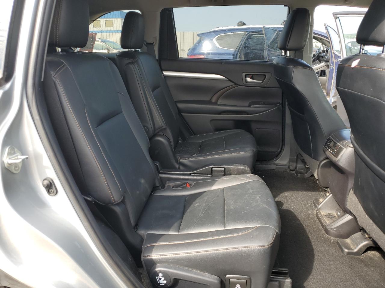 2019 Toyota Highlander Se VIN: 5TDJZRFH4KS959879 Lot: 71919195