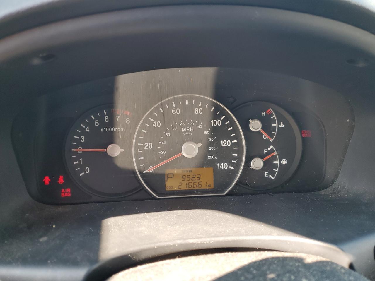 2009 Kia Rondo Base VIN: KNAFG529297279886 Lot: 84424205