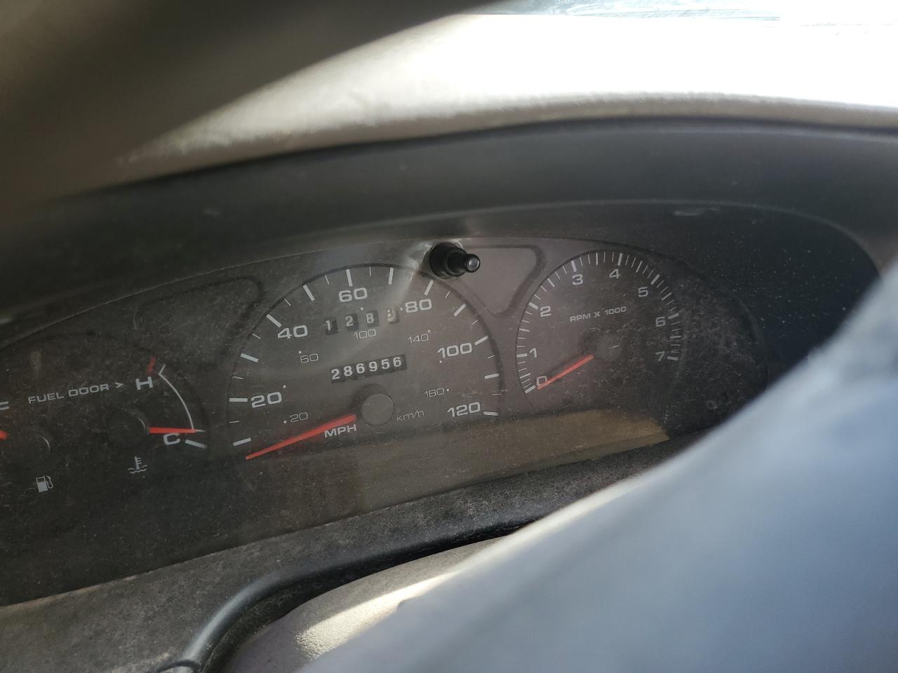 2002 Mercury Sable Gs VIN: 1MEFM50U72G652072 Lot: 81250665