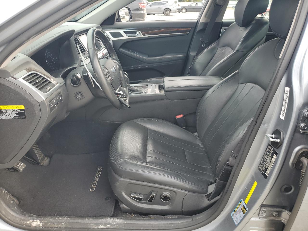 2015 Hyundai Genesis 3.8L VIN: KMHGN4JE7FU093808 Lot: 81867435