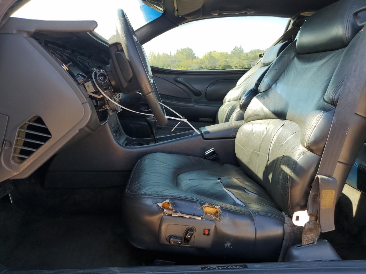 1995 Buick Riviera VIN: 1G4GD2211S4704106 Lot: 81742065