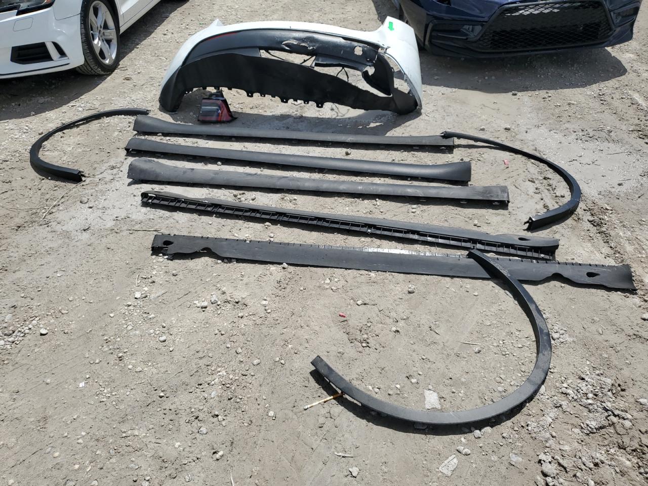 2022 Tesla Model Y VIN: 7SAYGDEE2NA015361 Lot: 83977285