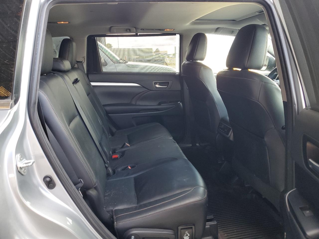 2018 Toyota Highlander Se VIN: 5TDJZRFH2JS542422 Lot: 84481535