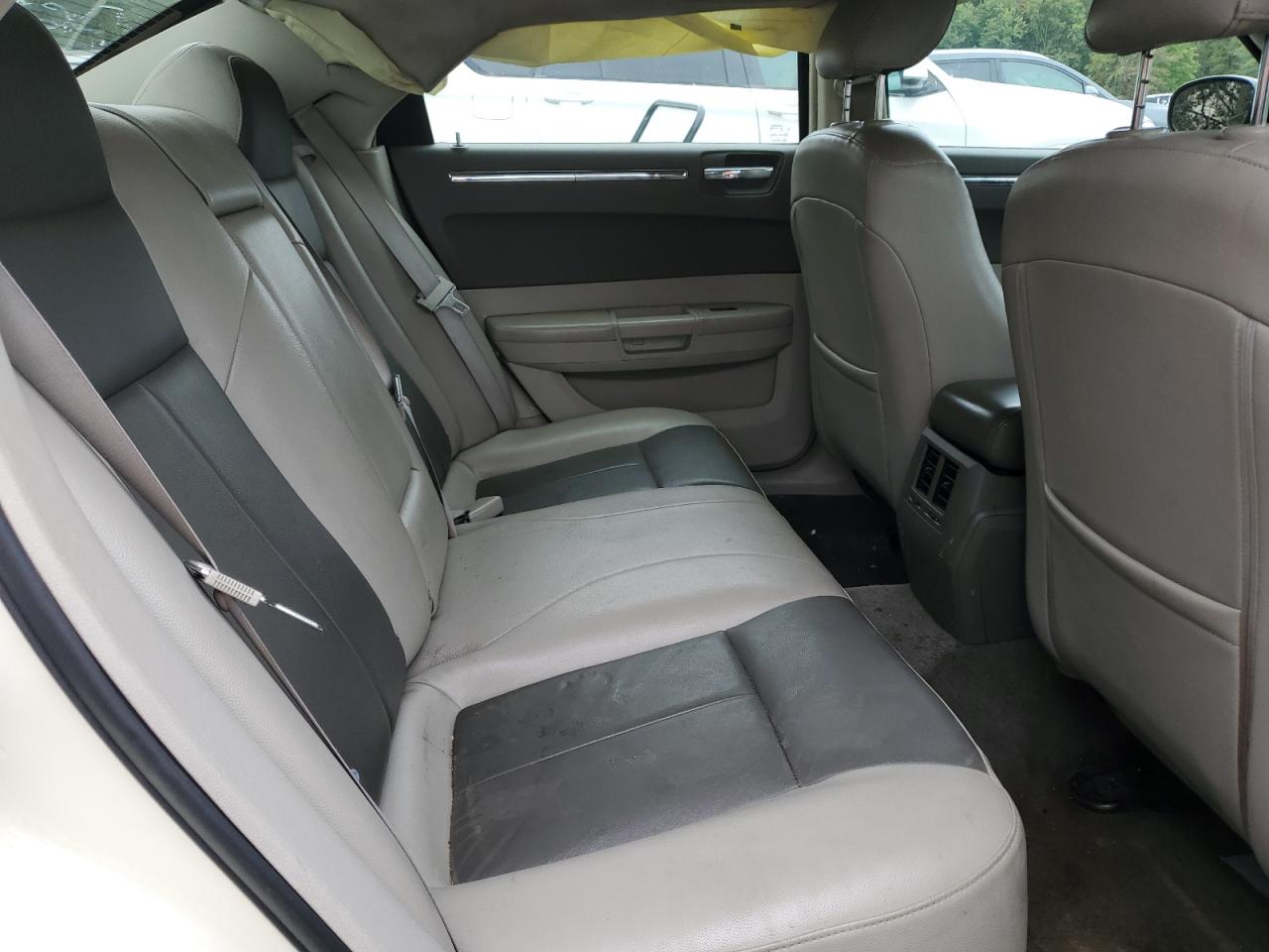 2008 Chrysler 300 Touring VIN: 2C3LA53G58H137690 Lot: 81771235