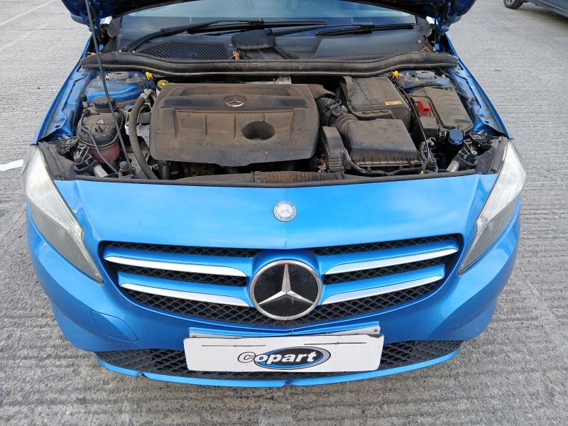 2015 MERCEDES-BENZ A180 BLUEEFFICIENCY SE CD 