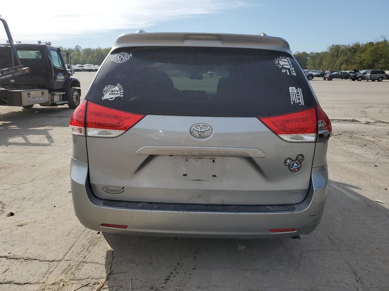 2011 Toyota Sienna Xle VIN: 5TDYK3DC4BS071771 Lot: 84828875