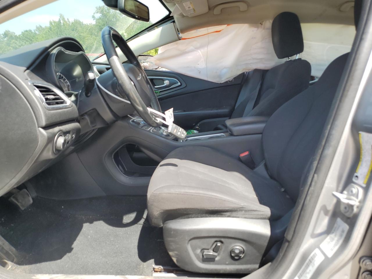 2015 Chrysler 200 Limited VIN: 1C3CCCAB2FN738355 Lot: 80021795