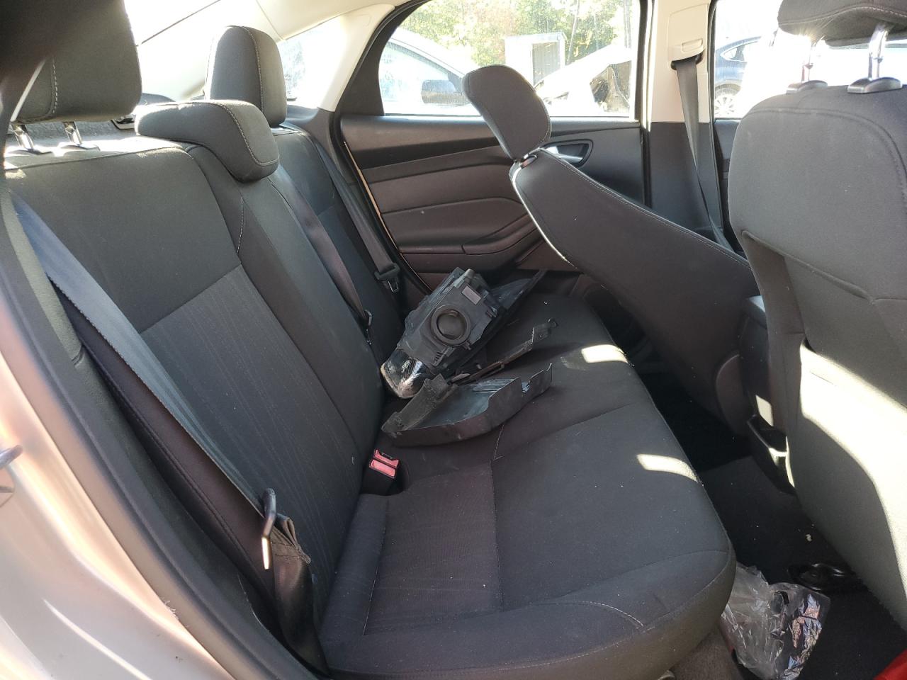 2015 Ford Focus Se VIN: 1FADP3F21FL226729 Lot: 84178555