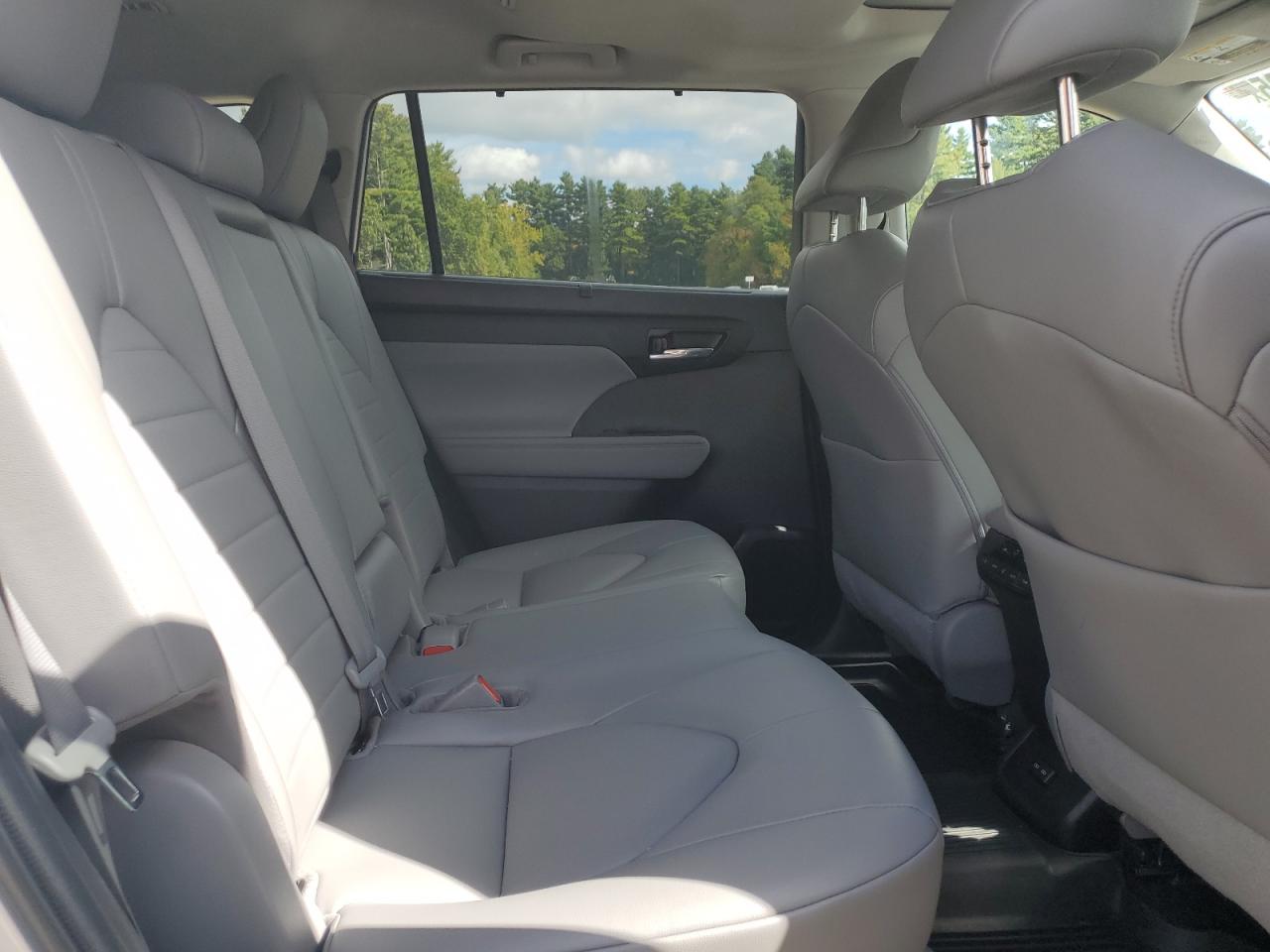 2022 Toyota Highlander Xle VIN: 5TDHZRBH5NS588711 Lot: 72043085