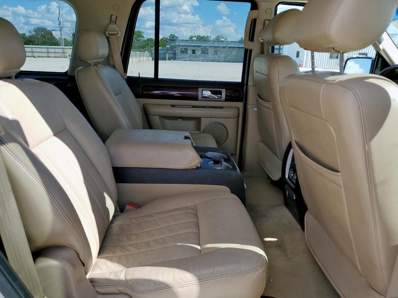 2005 Lincoln Navigator VIN: 5LMFU27525LJ12308 Lot: 83843105